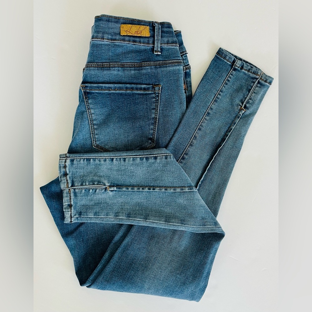LOLA JEANS Skinny Jeans Mid Rise  Size 4/28